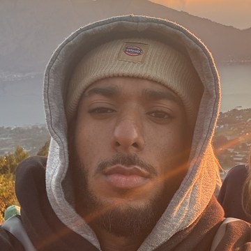 Mo